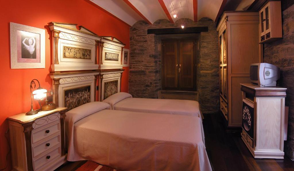 Casona El Gurugu Hotel Luarca Ruang foto